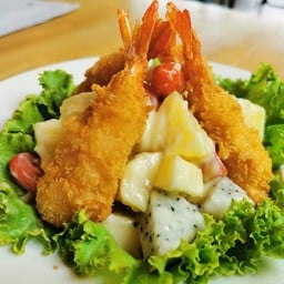 สลัดผลไม้กุ้งกรอบ