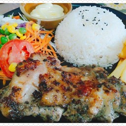 ข้าวไก่ย่างน้ำจิ้มแจ๋ว