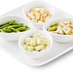 เครื่องเคียงแหนมเนือง