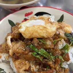 [อร่อยซ่ากับโค้ก] กะเพราหมูกรอบ +  โค้ก ออริจินัล (ขวด)