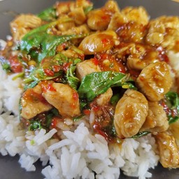 กะเพราไก่ ราดข้าว