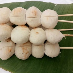 หมูน้อย ลูกชิ้นหมูเมืองทอง ปิ้งพองๆ