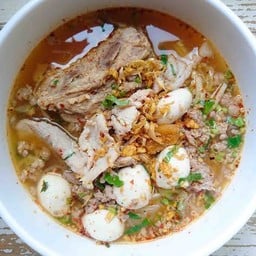 (ฮุ้ง)ก๋วยเตี๋ยวเนื้อ-หมู-ไก่