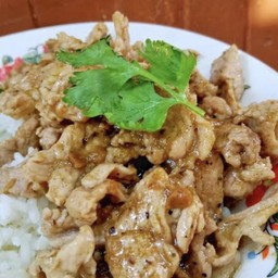 ข้าวหมูกระเทียม