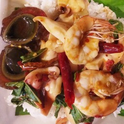 กะเพราทะเลไข่เยี่ยวม้า