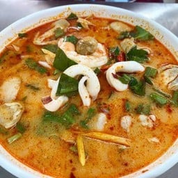 น้องใบหม่อนอาหารตามสั่ง