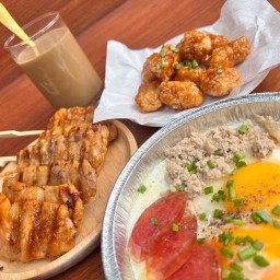 หมูปิ้งโบราณ ไม้ใหญ่ / ไข่กระทะ / ลูกชิ้นปิ้ง / ชา กาแฟ - สาย2 สาย3