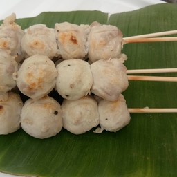 หมูดื้อน้อย ลูกชิ้นเอ็นหมู หอมพริกไทย เอ็นเด้งๆ