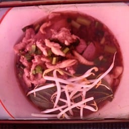 ก๋วยเตี๋ยวเรือหมูน้ำตก จรัญซอย8