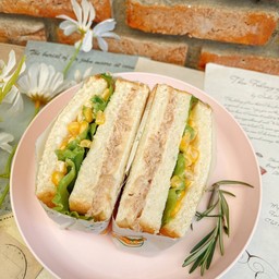 แซนวิชข้าวโพดทูน่า