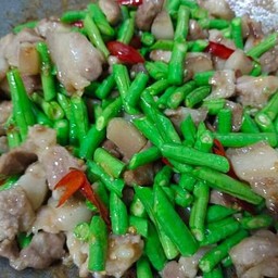หมูสดผัดถั่วน้ำมันหอยซ่ำๆหอมๆ
