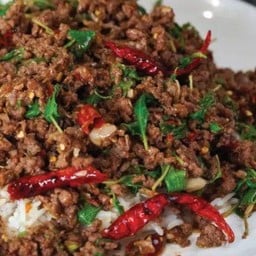ข้าวกะเพราเนื้อ