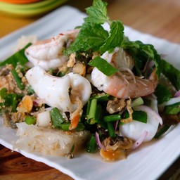 ลาบทะเลรวม (ปลาหมึก+กุ้ง+หอยแครง)