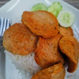 ข้าวราดหมูยอทอด 2 แผ่น