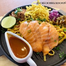 ข้าวซอยผัดแห้ง แซลมอน