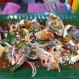 ยำสาวน้อย ตลาดนกฮูกเลี่ยงเมืองนนท์