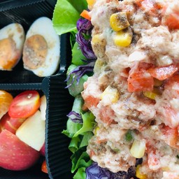 เซต 4 สลัดทูน่า ไข่ต้ม ผลไม้ น้ำสลัด