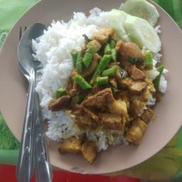 เจ๊รีย์อาหารตามสั่งหน้าดับเพลิง