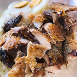 ข้าวปลาทูแกะไข่ต้ม