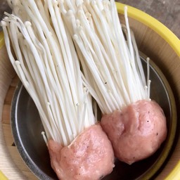 หมูสับพันเห็ดเข็มทอง
