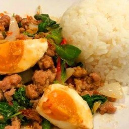ข้าวกระเพราหมู+ไข่เค็ม