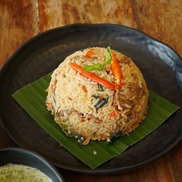 กระเพราเนื้อชิ้นพรีเมี่ยมคลุกข้าว