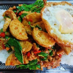 พลังใบ กะเพราหมูยอราดข้าว+ไข่ดาว