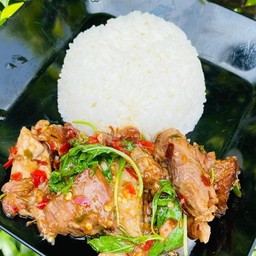 ข้าวขาหมูคั่วกะเพรา