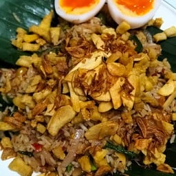 ข้าวผัดแหนมสามเหม็น
