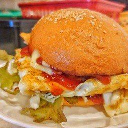 เบอร์เกอร์ไก่ ห่อไข่