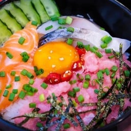 ข้าวรวมปลาดิบ