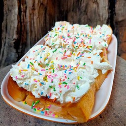 ปังปิ้งวิปครีม + เรนโบว์