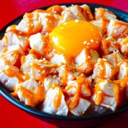 Salmon cube spicy rice ข้าวแซลมอนเบิร์นเต๋าไข่ดองสไปร์ทซี่