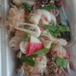 ข้าวกระเพรายำแซ่บ By.Jane