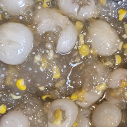 สาคูเปียกลำไยกะทิสด  (สาคูต้น)