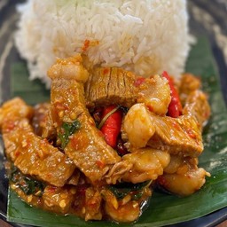 กะเพราโคขุนโพนยางคำราดข้าว