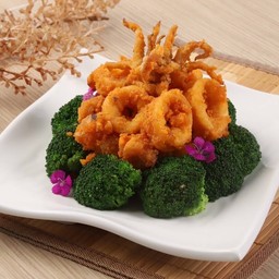 ปลาหมึกผัดไข่เค็ม