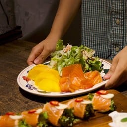 Gravlax Salmon Mango salad