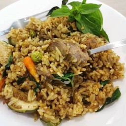ข้าวผัดเขียวหวานเนื้อ