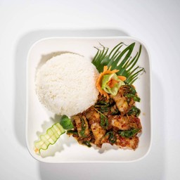 กะเพราหมูกรอบ