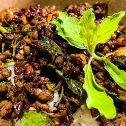 ซิ่งฟู๋ หม่าล่ากลาโหม ข้างพานิชในหัวมุมตรงสามแยก