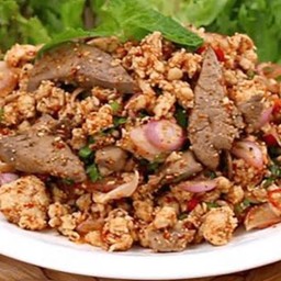 ลาบหมูใส่ตับ