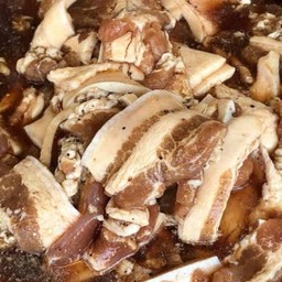 หมูสามชั้นหมักพริกไทยดำ