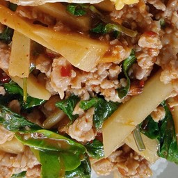 ผัดพริกแกงหมูสับหน่อไม้ ( เป็นกับข้าว )