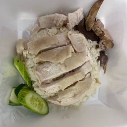 ข้่าวผัดกระเพรา ม.รักไทย หมู่บ้านรักไทย