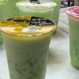 นู๋เอ๋ ลอดช่องนมสด