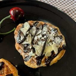 ครัวไข่ข้นบางปะอิน - กะเพราไข่ข้น หมูย่างเทอริยากิน