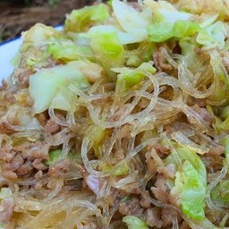 กระหล่ำปลีผัดวุ้นเส้นหมูสับ (กับข้าว)