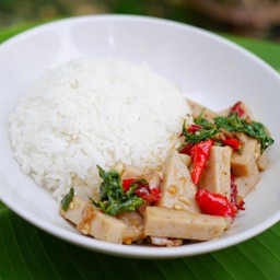 ข้าวหอมมะลิกระเพราหมูยอ