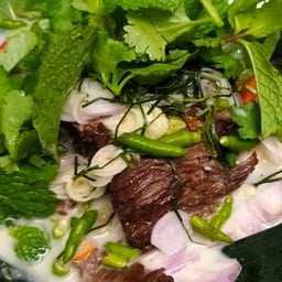 พล่าเนื้อเค็มกระทิสด